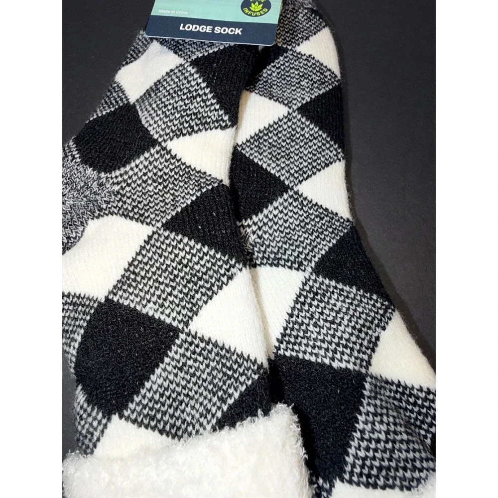 Magellan Outdoors Buffalo Black White Plaid Aloe Infused Sherpa Lodge Socks Sz M